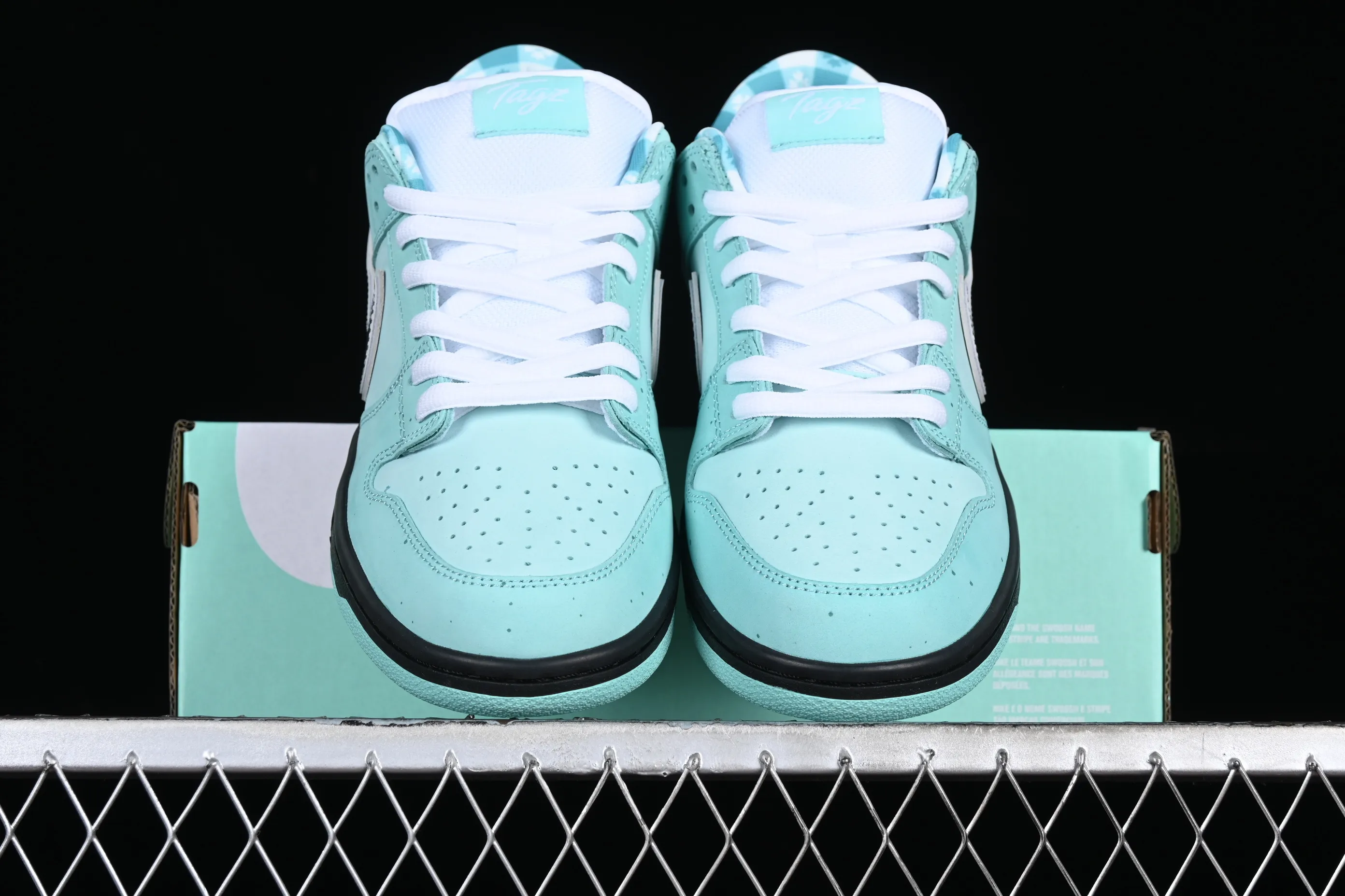 All categories Nk SB Dunk series Nk SB Dunk Low low-top sneakers C version Concepts x Nk SB Dunk Low Trick-or-treat doll Tiffany Lobster SB low-top sports and leisure sneakers BV1310-402